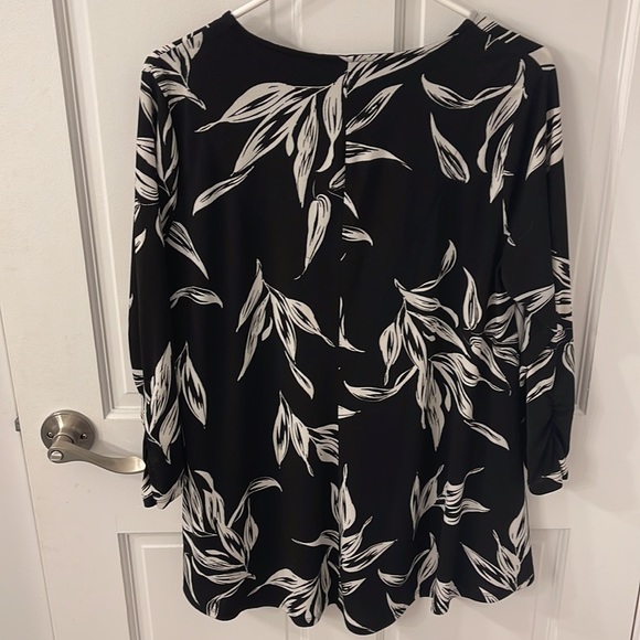 Black and cream top - Picture 3 of 3